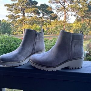 Gray Women's Boots NWT